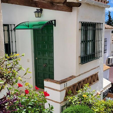 Semi-Detached Adosado Con Encanto -130 M2 - Wifi 600 Mb - Piscina Comunitaria - Patio Privado Torremolinos Extérieur photo