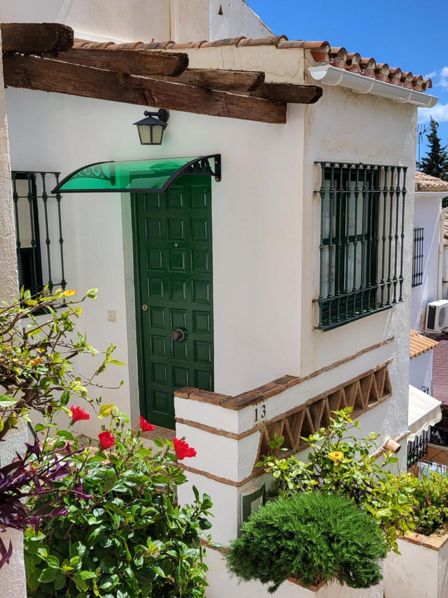 Semi-Detached Adosado Con Encanto -130 M2 - Wifi 600 Mb - Piscina Comunitaria - Patio Privado Torremolinos Extérieur photo